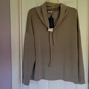 Cable & Gauge Sport Cowel Neck athletic top